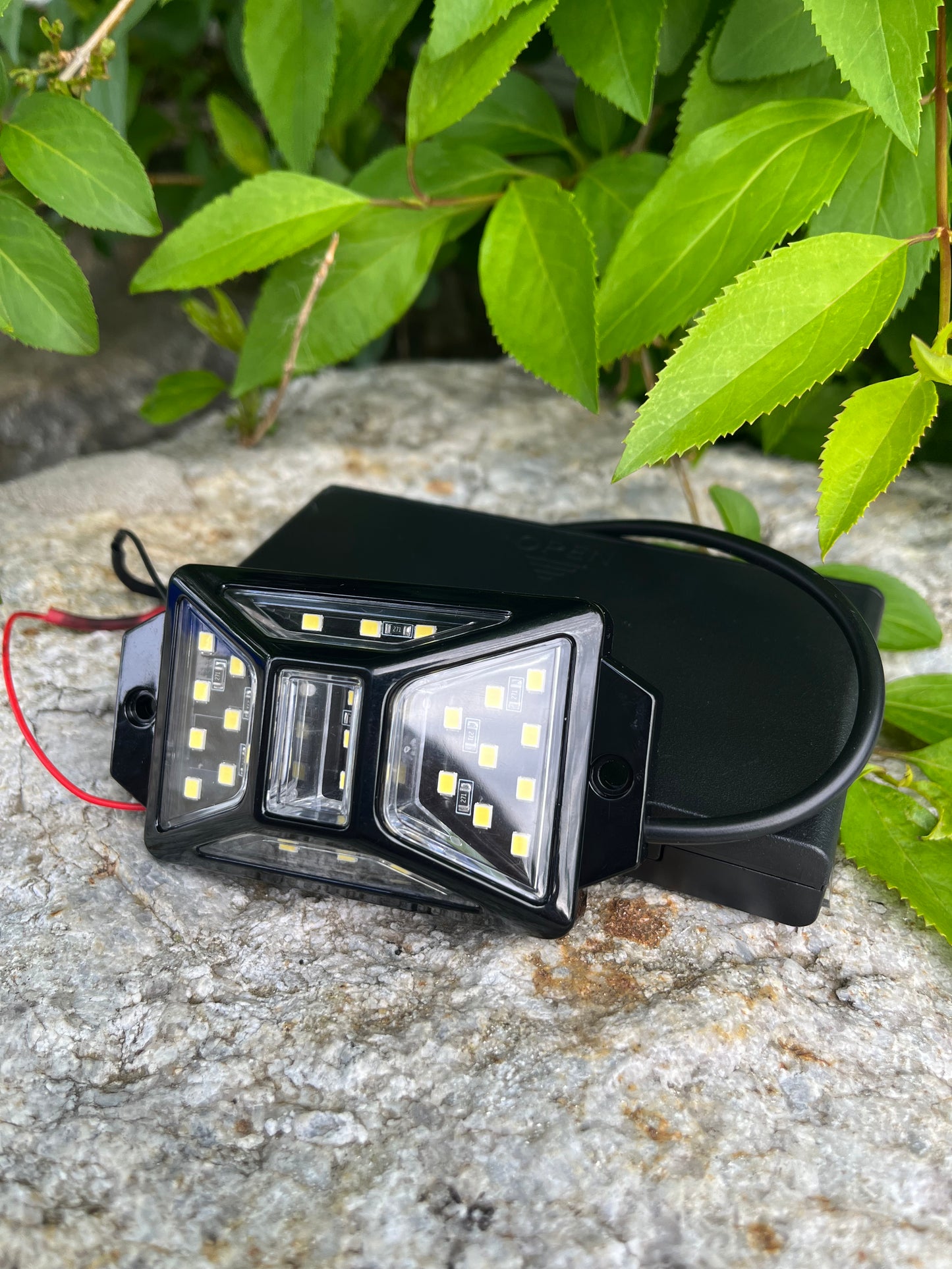 Battery Powered Rock light V1