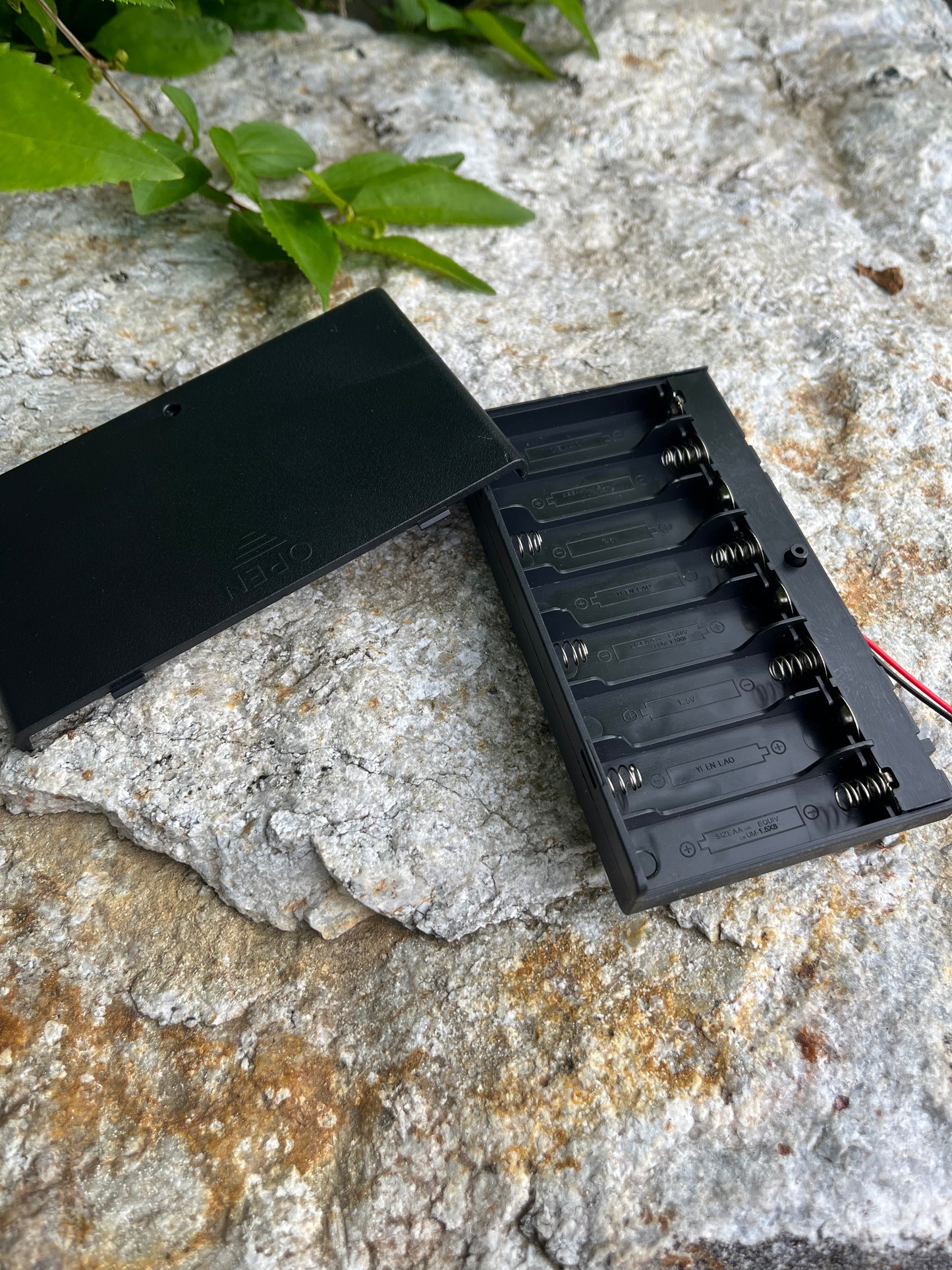 Battery Powered Rock light V1